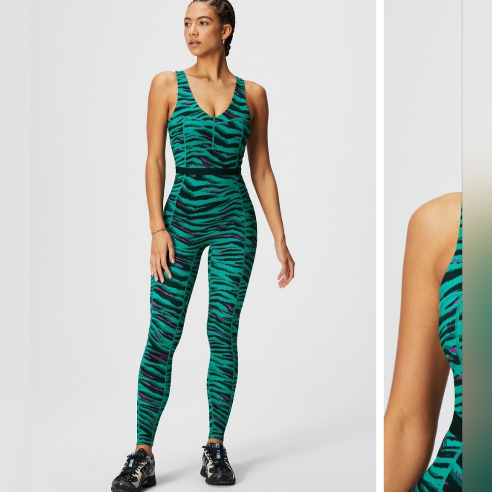 Fabletics Motion365+ Onesie Xl Nwt Roar/ Black - image 1